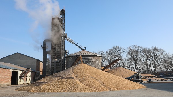 扭虧為盈，糧食烘干用上秸稈打捆直燃鍋爐就是省