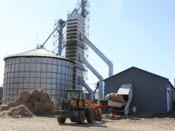 煤價(jià)上漲，糧食烘干用上生物質(zhì)秸稈大包直燃熱風(fēng)爐，一年省下30萬